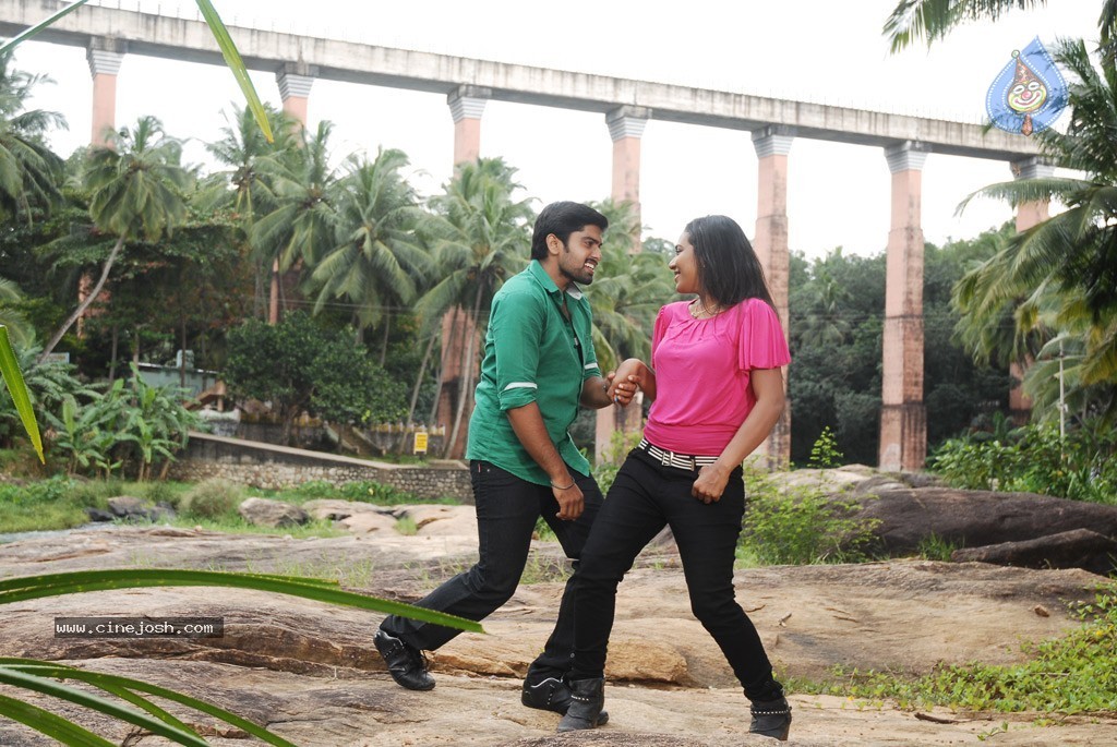 Nadhigal Nanaivathillai Tamil Movie Stills - 21 / 73 photos