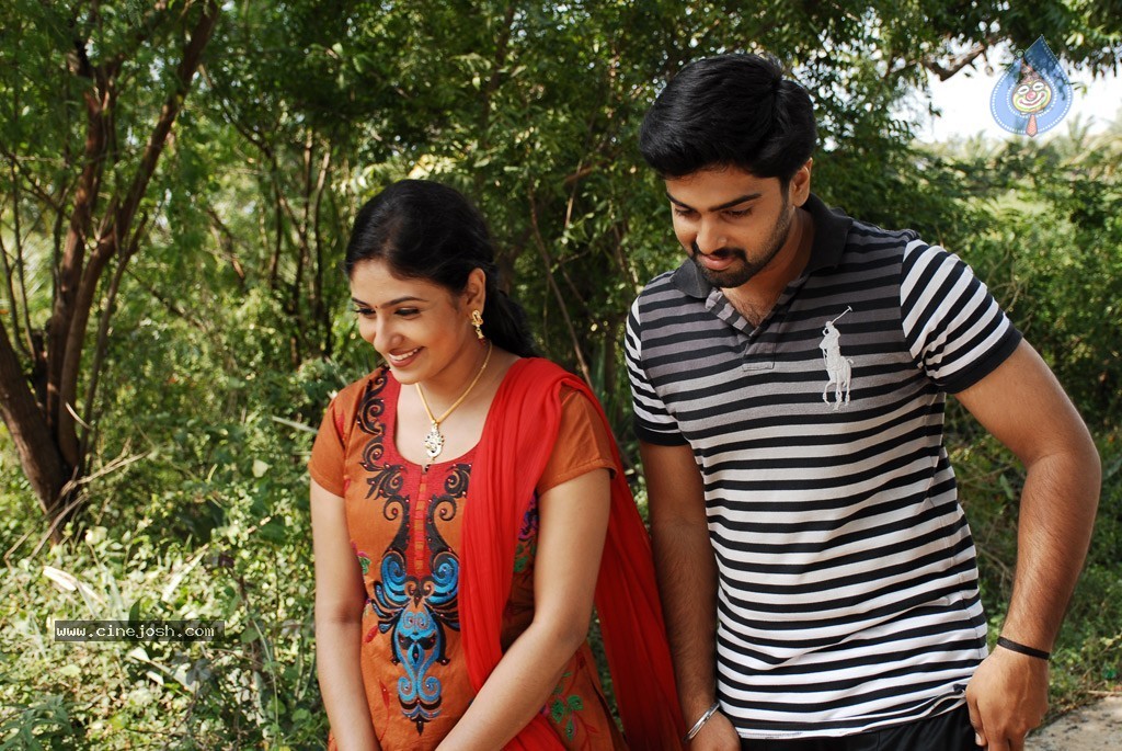 Nadhigal Nanaivathillai Tamil Movie Stills - 32 / 73 photos