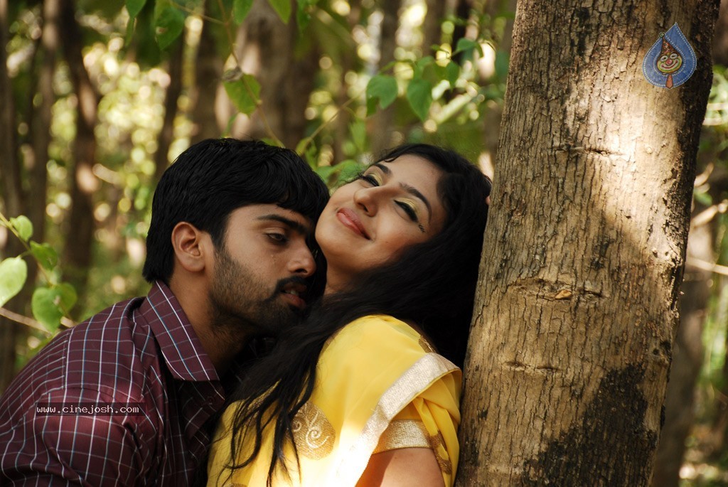 Nadhigal Nanaivathillai Tamil Movie Stills - 46 / 73 photos
