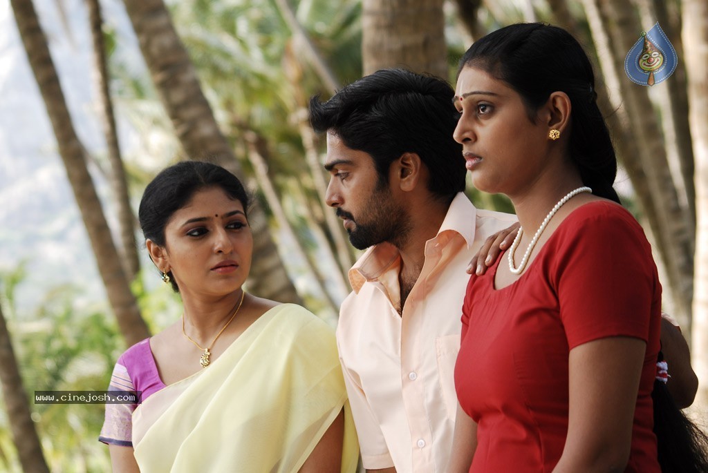 Nadhigal Nanaivathillai Tamil Movie Stills - 50 / 73 photos