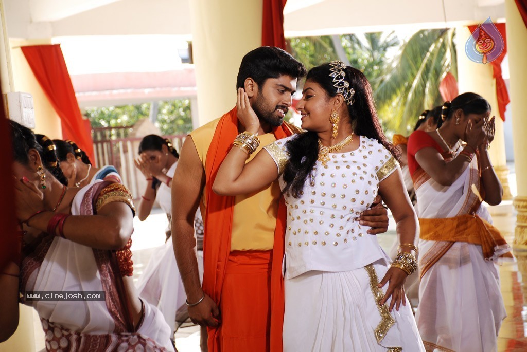 Nadhigal Nanaivathillai Tamil Movie Stills - 59 / 73 photos