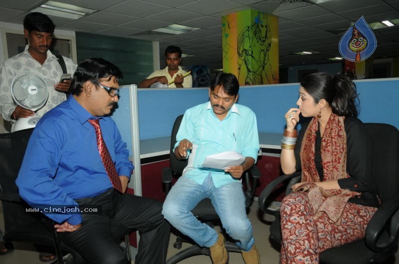 Nagaram Nidrapothunna Vela Movie Stills - 7 / 17 photos