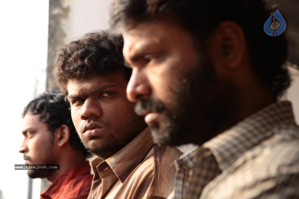 Naluguru Snehitula Katha Movie Stills - 22 / 43 photos