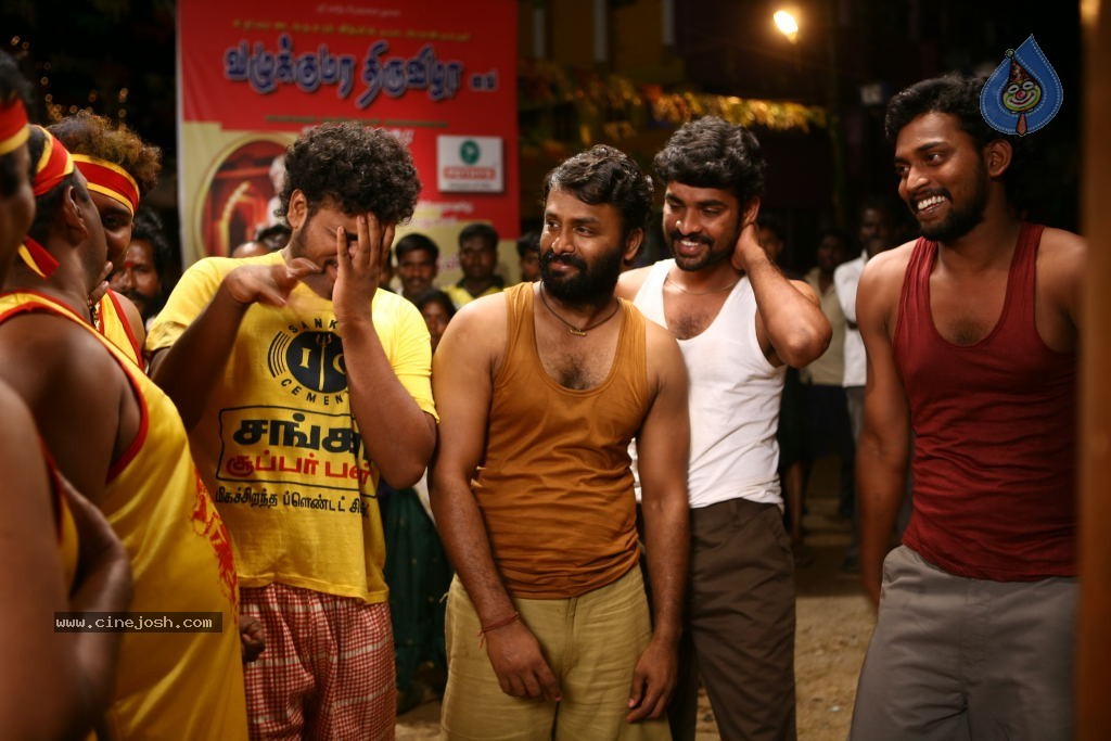 Naluguru Snehitula Katha Movie Stills - 36 / 43 photos