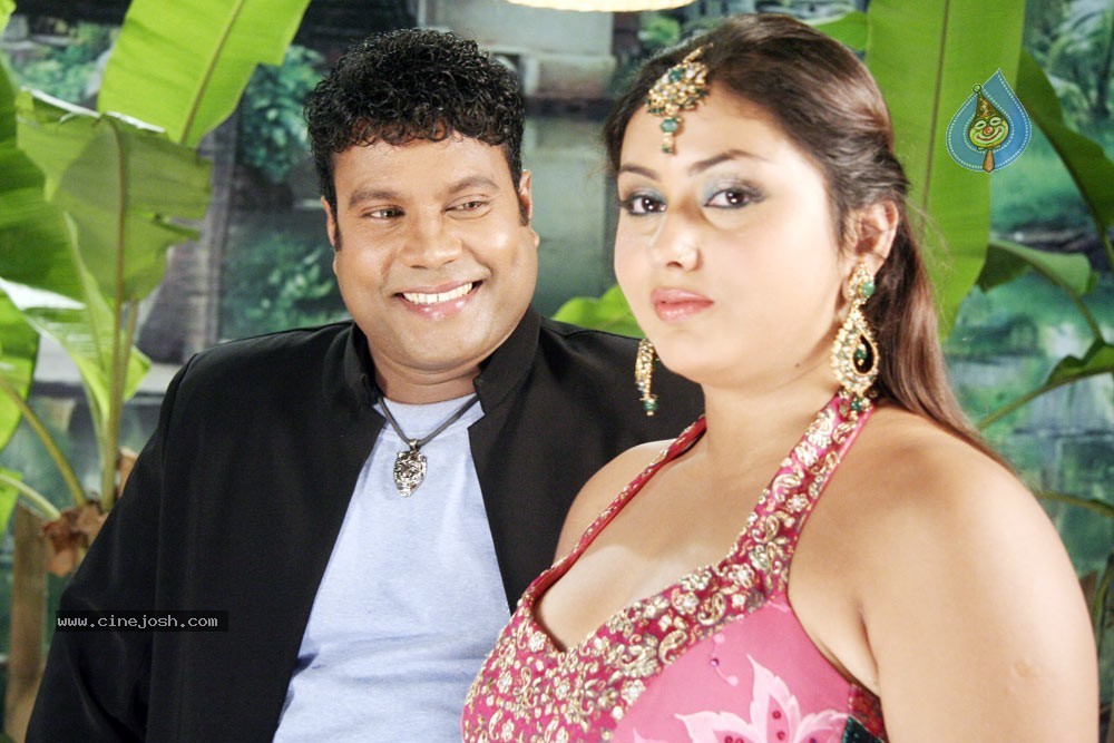 Namitha Hot Stills In Iddaru Monagallu - 84 / 195 photos