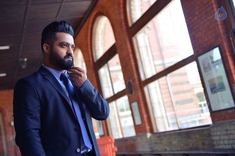 Nannaku Prematho New Posters and Photos - 9 / 9 photos