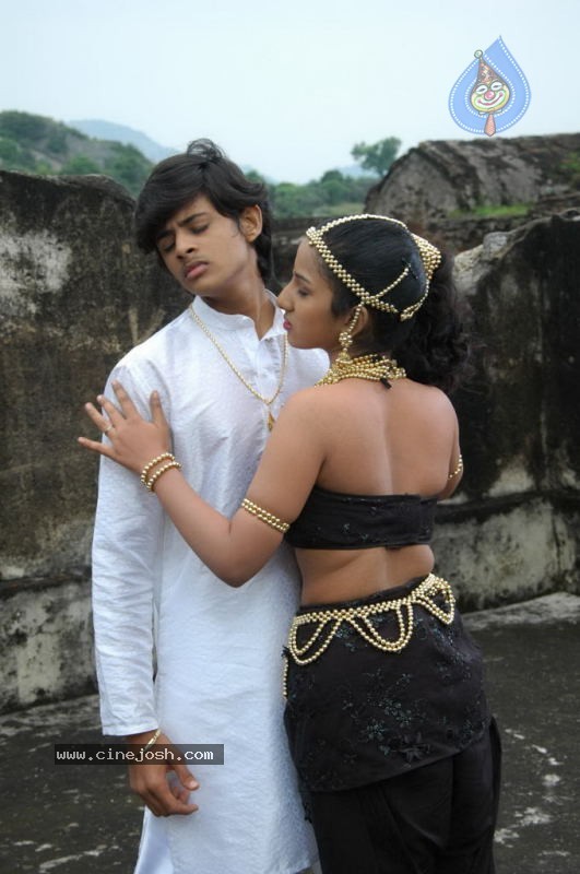 Narthaki Tamil Movie Stills - 11 / 54 photos