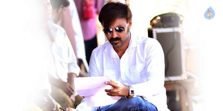 Nayaki Movie Photos and Posters - 24 / 35 photos