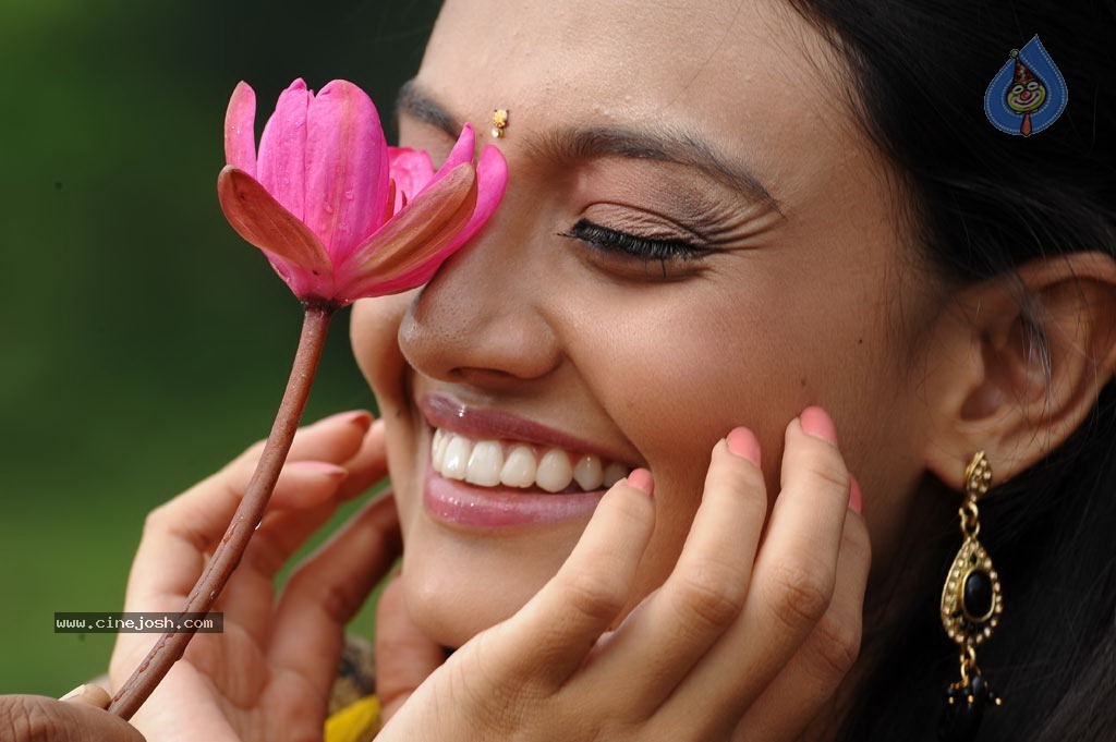 Nee Naan Mattum Tamil Movie Stills - 9 / 30 photos