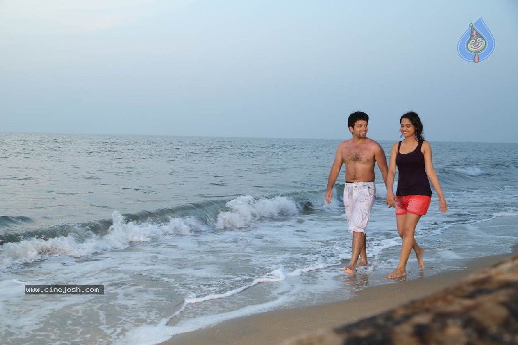 Nee Naan Nizhal Tamil Movie Stills - 37 / 67 photos