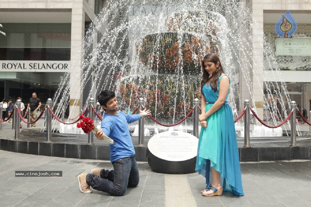 Nee Naan Nizhal Tamil Movie Stills - 38 / 67 photos