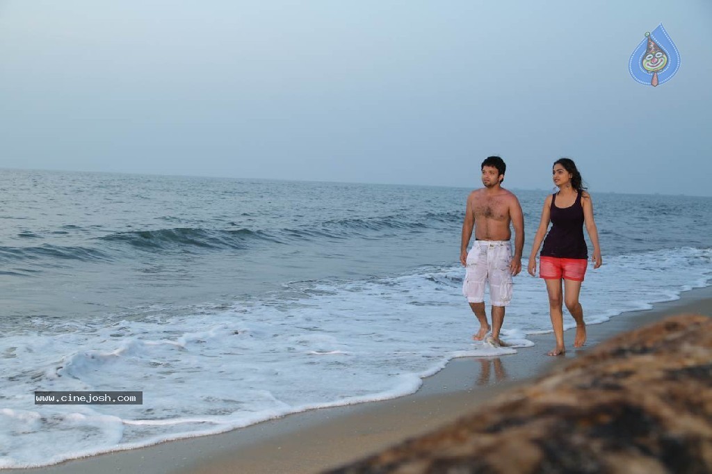 Nee Naan Nizhal Tamil Movie Stills - 46 / 67 photos