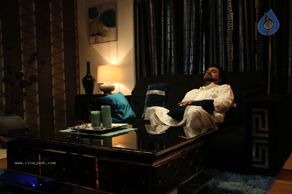 Nee Naan Nizhal Tamil Movie Stills - 55 / 67 photos