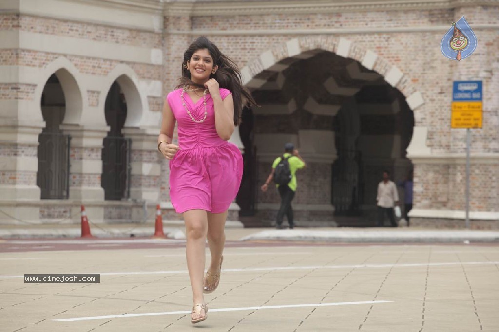 Nee Naan Nizhal Tamil Movie Stills - 56 / 67 photos