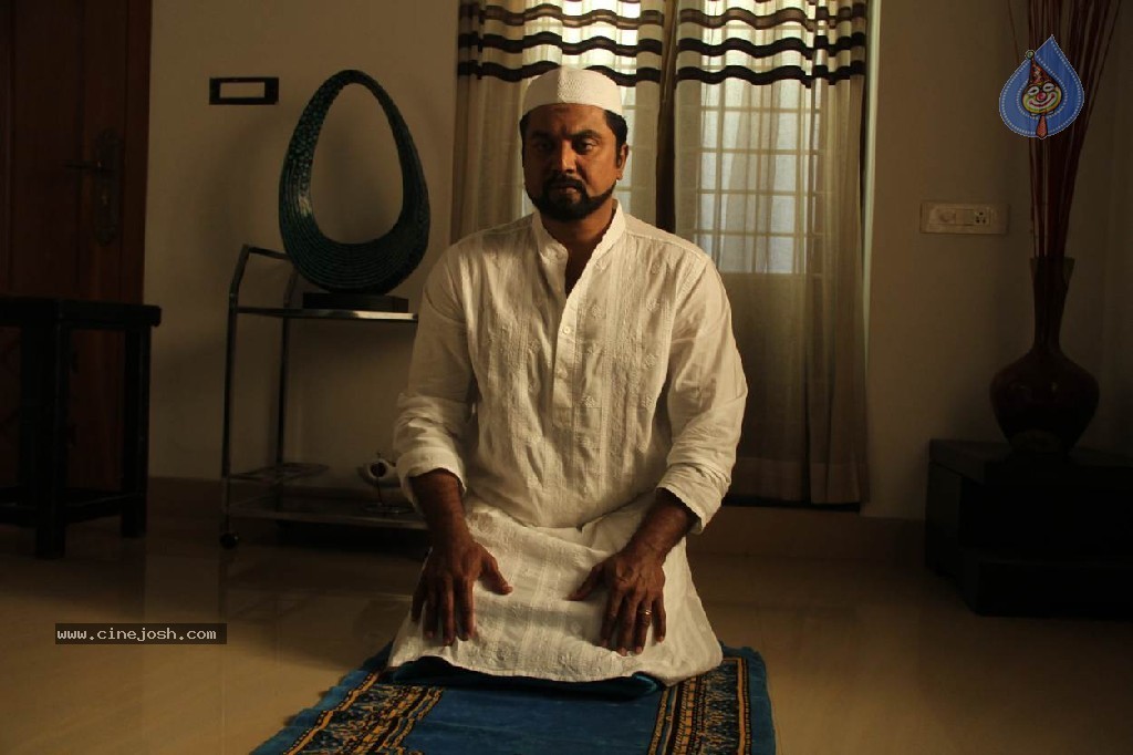 Nee Naan Nizhal Tamil Movie Stills - 57 / 67 photos