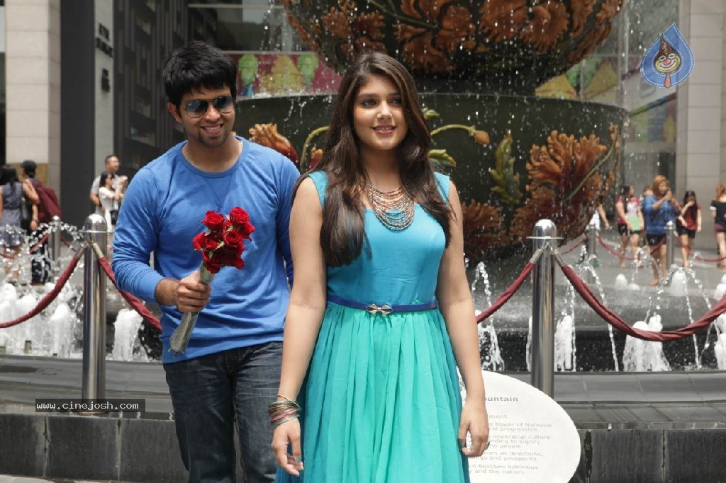 Nee Naan Nizhal Tamil Movie Stills - 58 / 67 photos