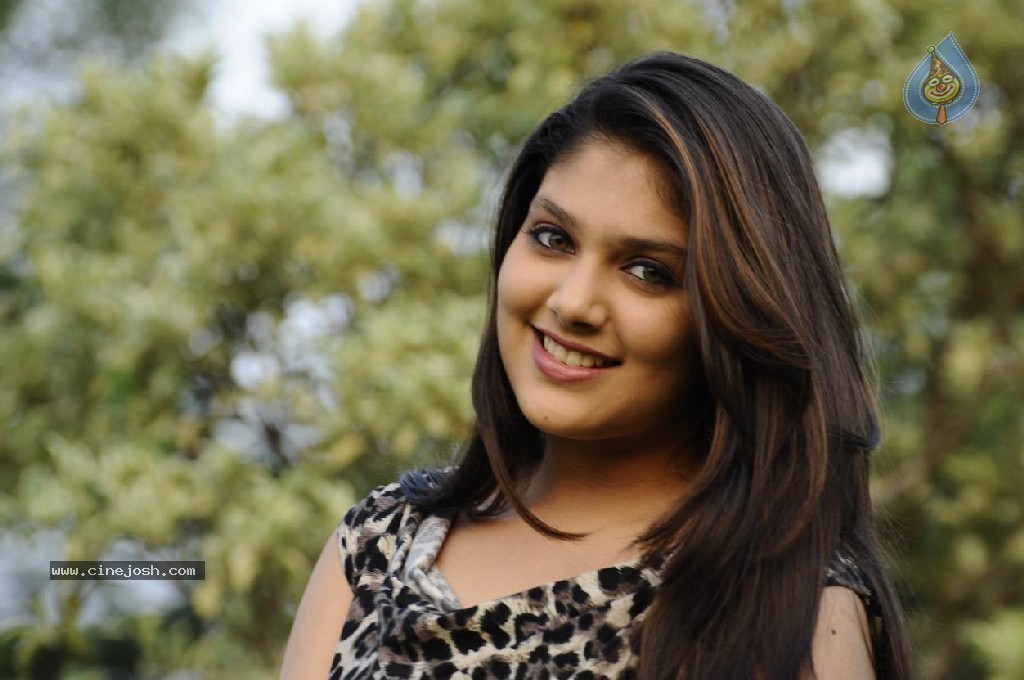 Nee Naan Nizhal Tamil Movie Stills - 60 / 67 photos