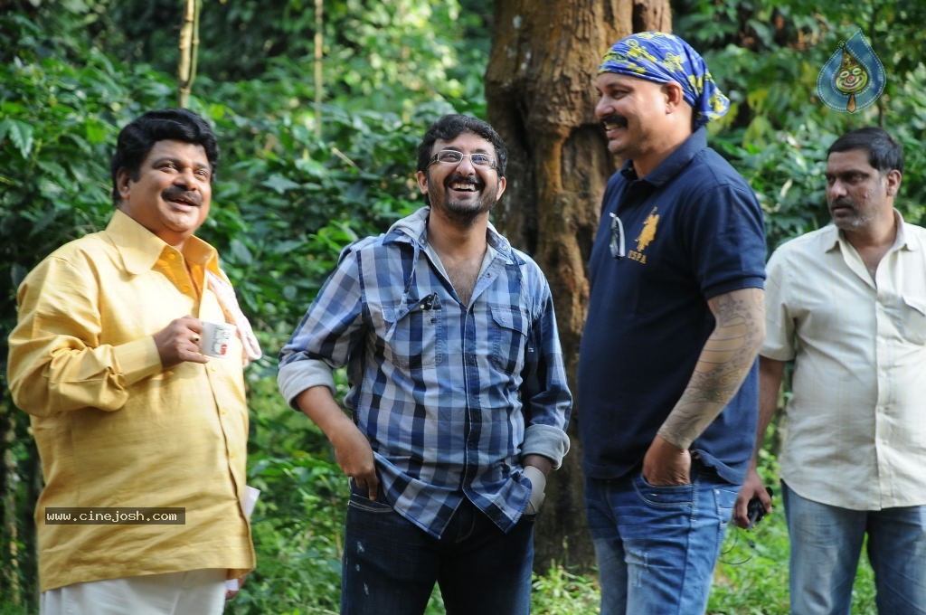 Neeku Naaku Dash Dash Movie Stills - 42 / 57 photos