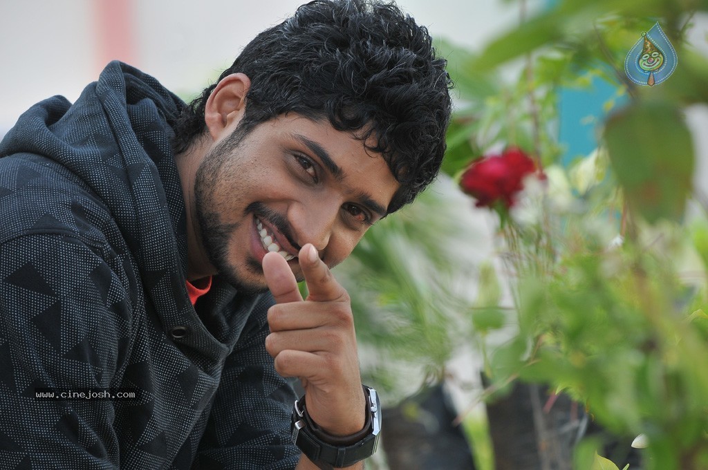 Neeku Naku Madya Movie Gallery - 10 / 28 photos