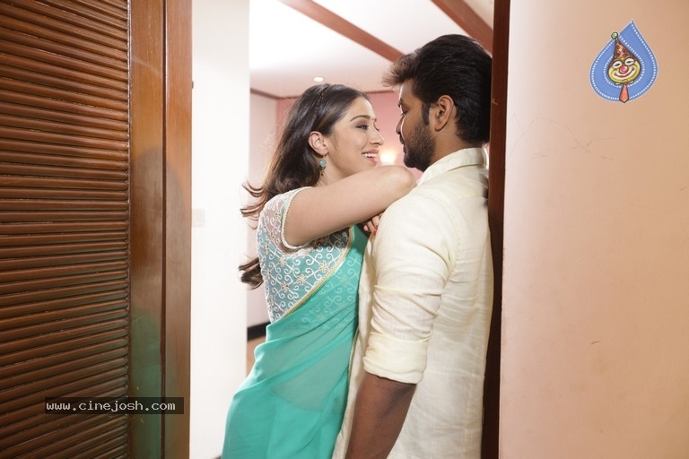 Neeya 2 Tamil Movie Photos - 8 / 10 photos