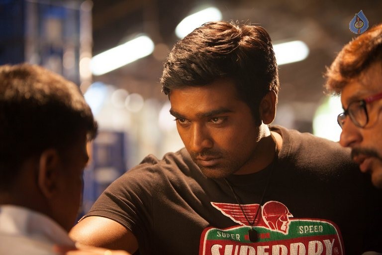 Nenoo Rowdine Movie Photos - 5 / 32 photos