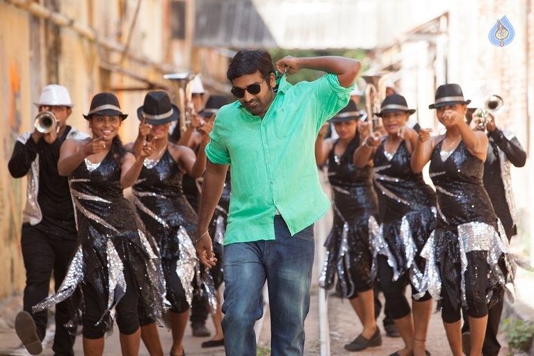 Nenoo Rowdine Movie Photos - 15 / 32 photos