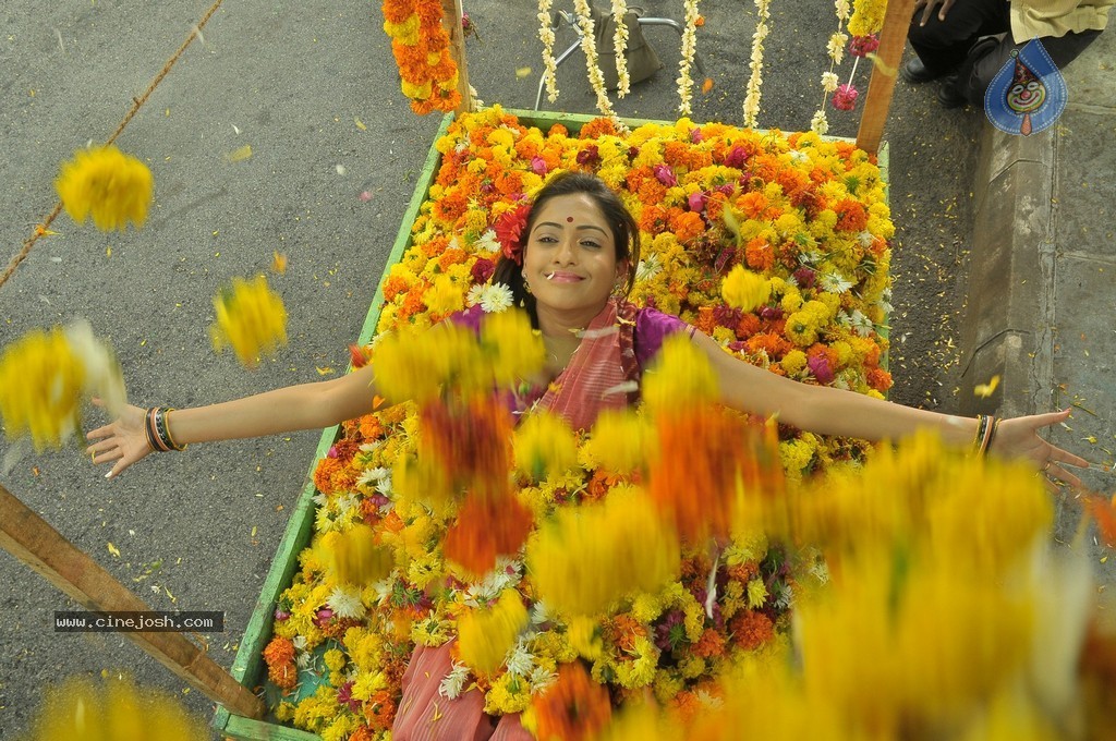 Nenu Naa Friends Movie New Stills - 24 / 90 photos