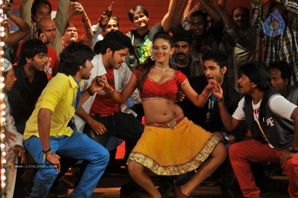 Nenu Naa Friends Movie New Stills - 72 / 90 photos