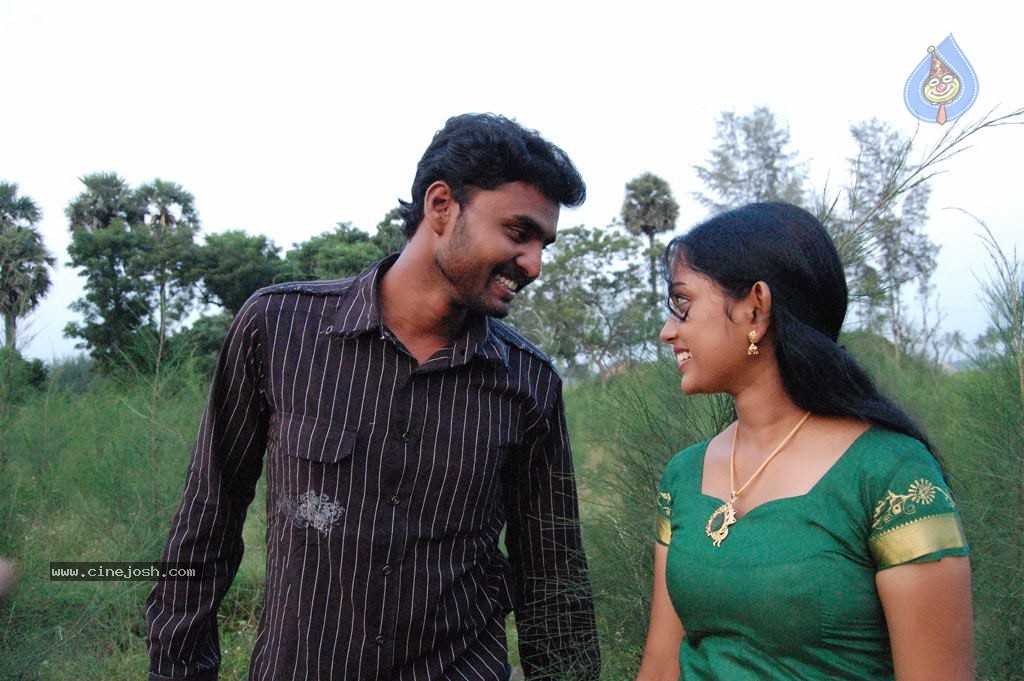 Nila Meethu Kadhal Tamil Movie Stills - 18 / 58 photos