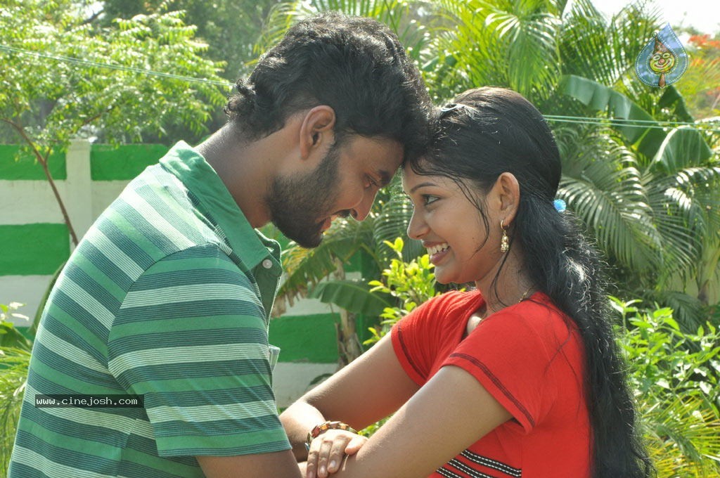 Nila Meethu Kadhal Tamil Movie Stills - 25 / 58 photos