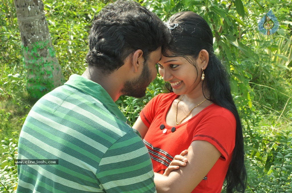 Nila Meethu Kadhal Tamil Movie Stills - 30 / 58 photos