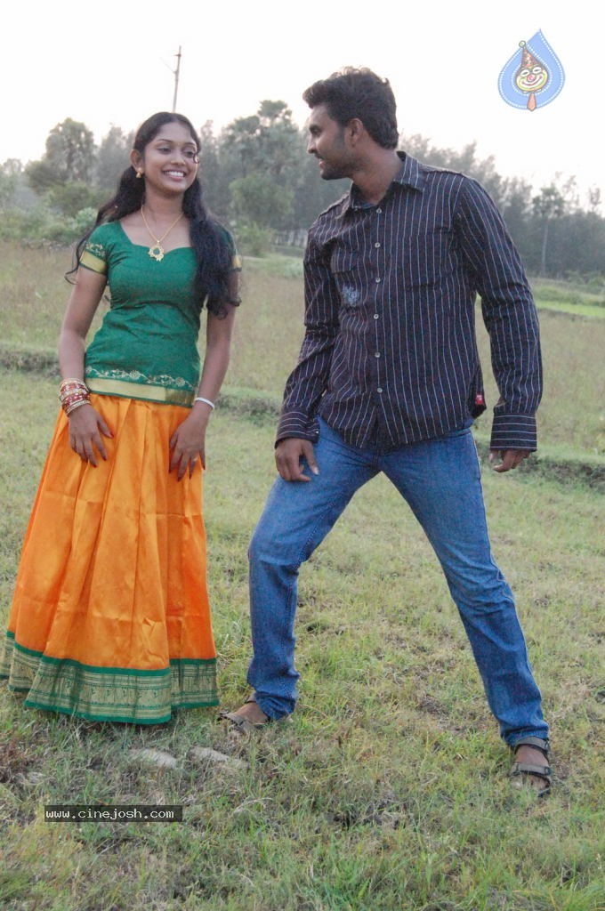 Nila Meethu Kadhal Tamil Movie Stills - 33 / 58 photos