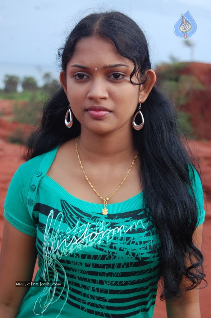 Nila Meethu Kadhal Tamil Movie Stills - 39 / 58 photos