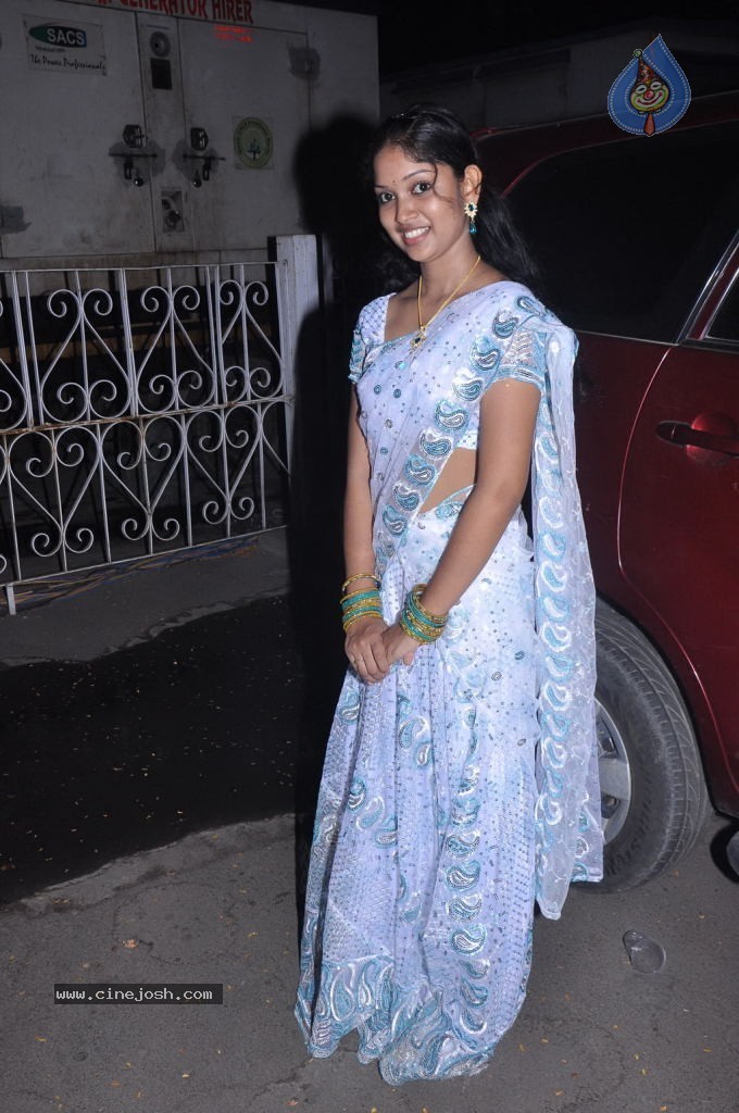 Nila Meethu Kadhal Tamil Movie Stills - 44 / 58 photos