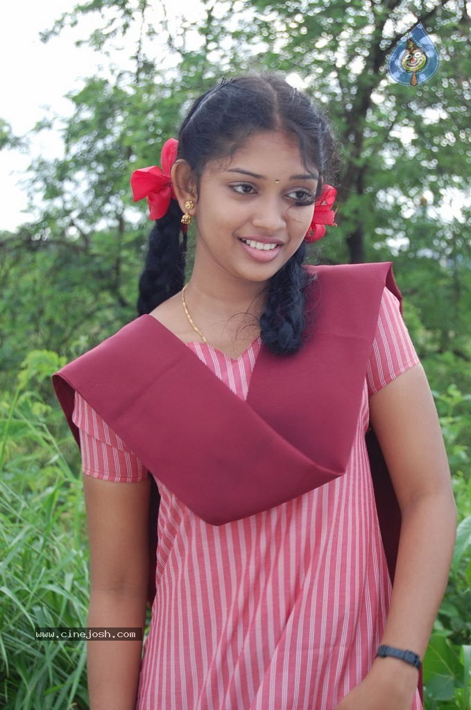 Nila Meethu Kadhal Tamil Movie Stills - 57 / 58 photos