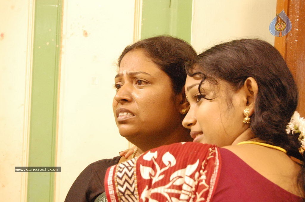 Nila Methu Kathal Tamil Movie Hot Stills - 48 / 70 photos