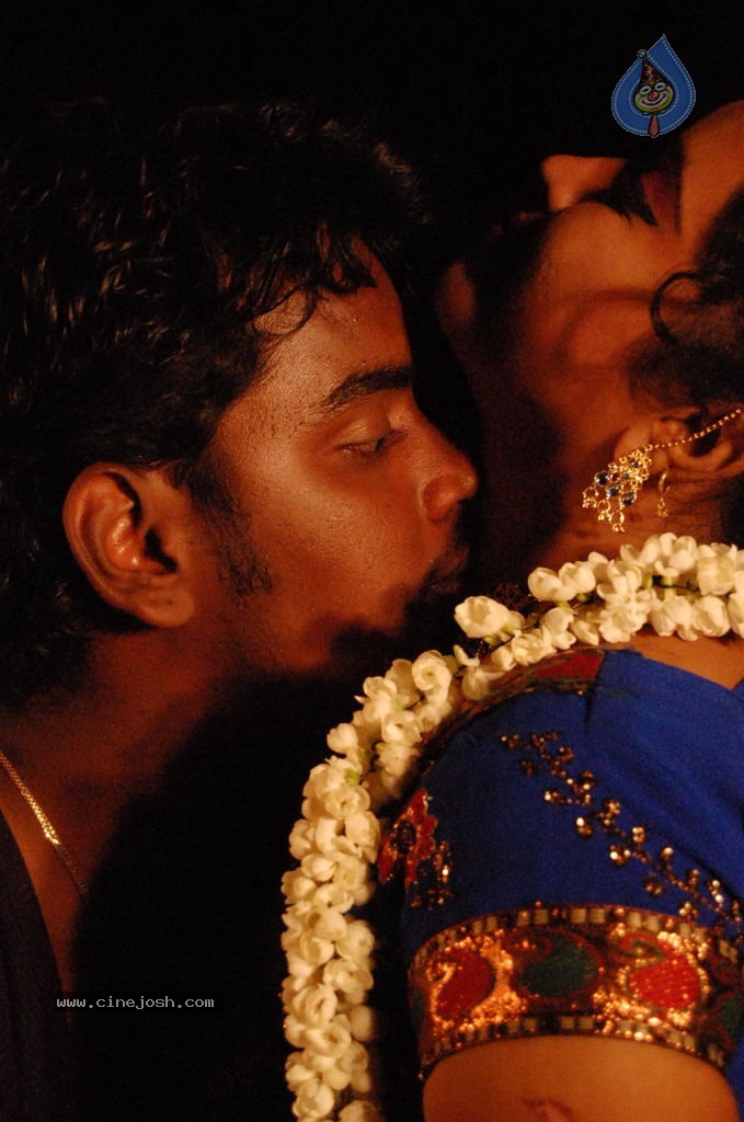 Nila Methu Kathal Tamil Movie Hot Stills - 59 / 70 photos