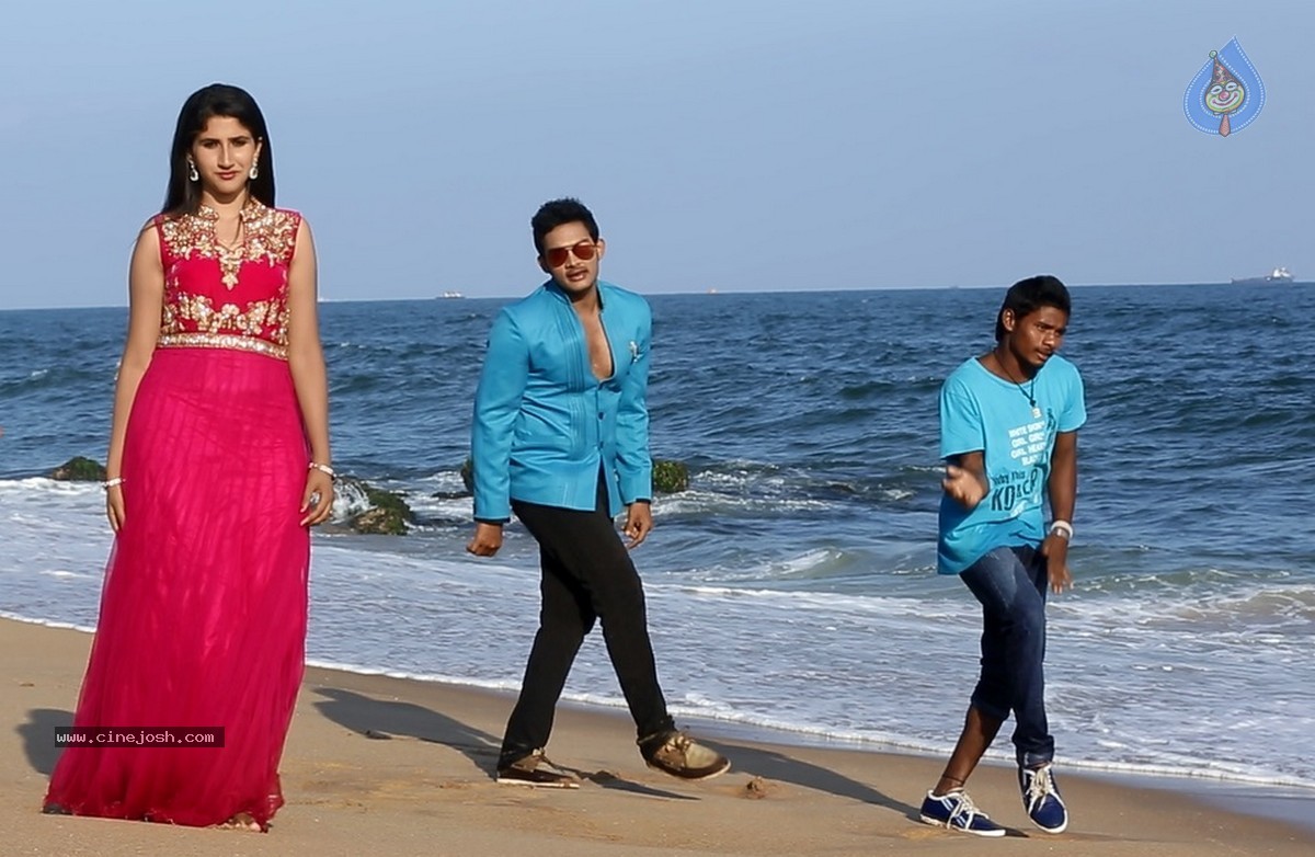 Niluvave Vaalu Kanuladana Movie Stills - 6 / 29 photos