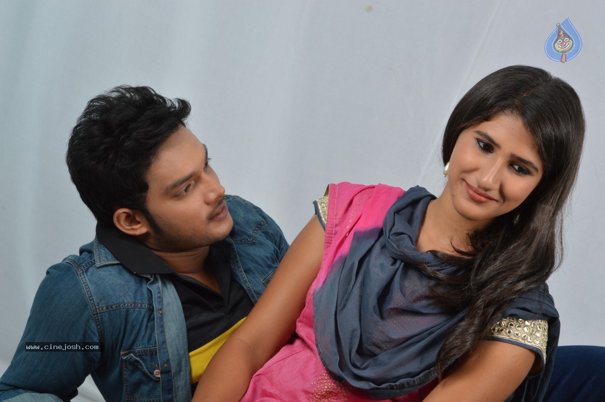 Niluvave Vaalu Kanuladana Movie Stills - 8 / 29 photos