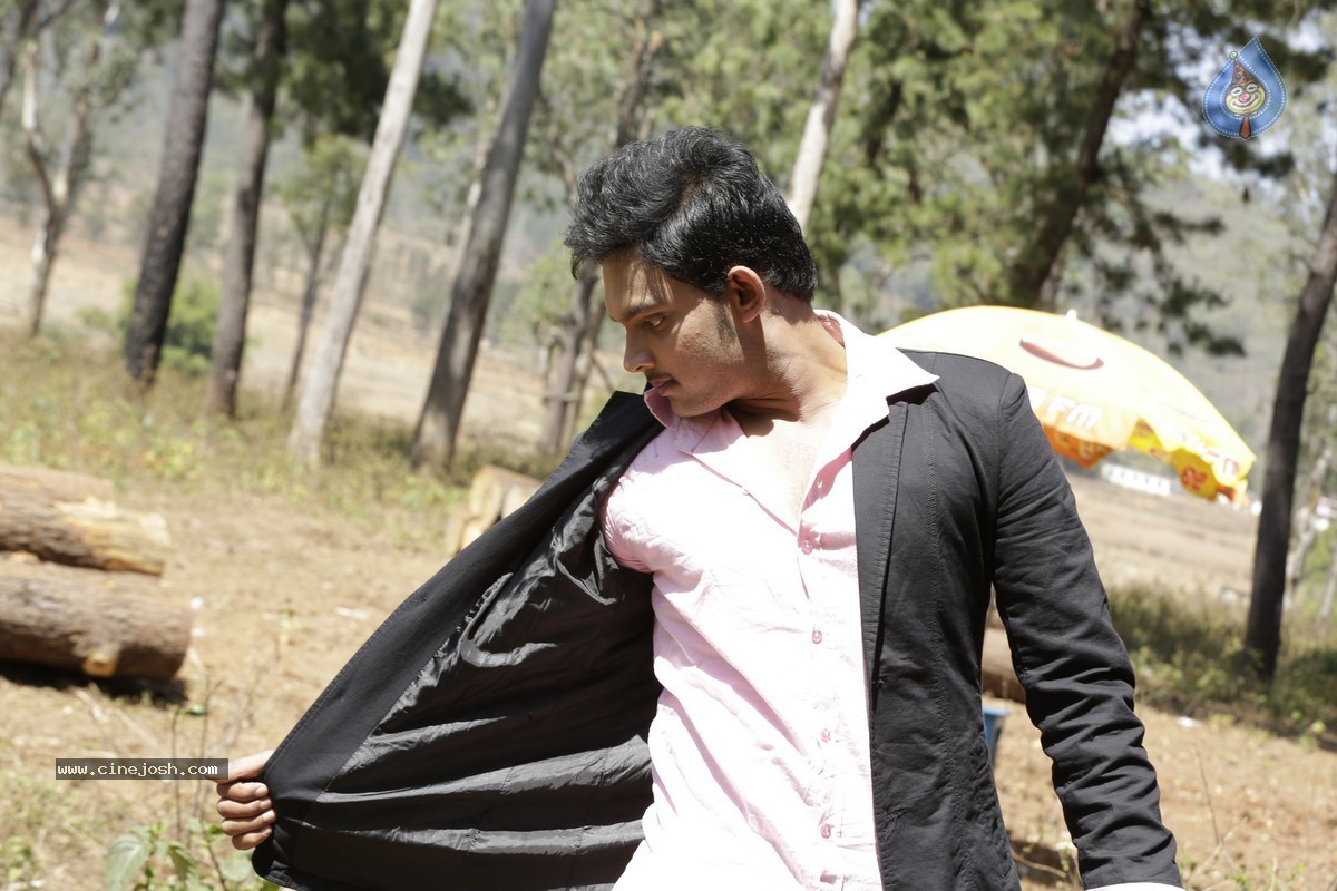 Niluvave Vaalu Kanuladana Movie Stills - 20 / 29 photos