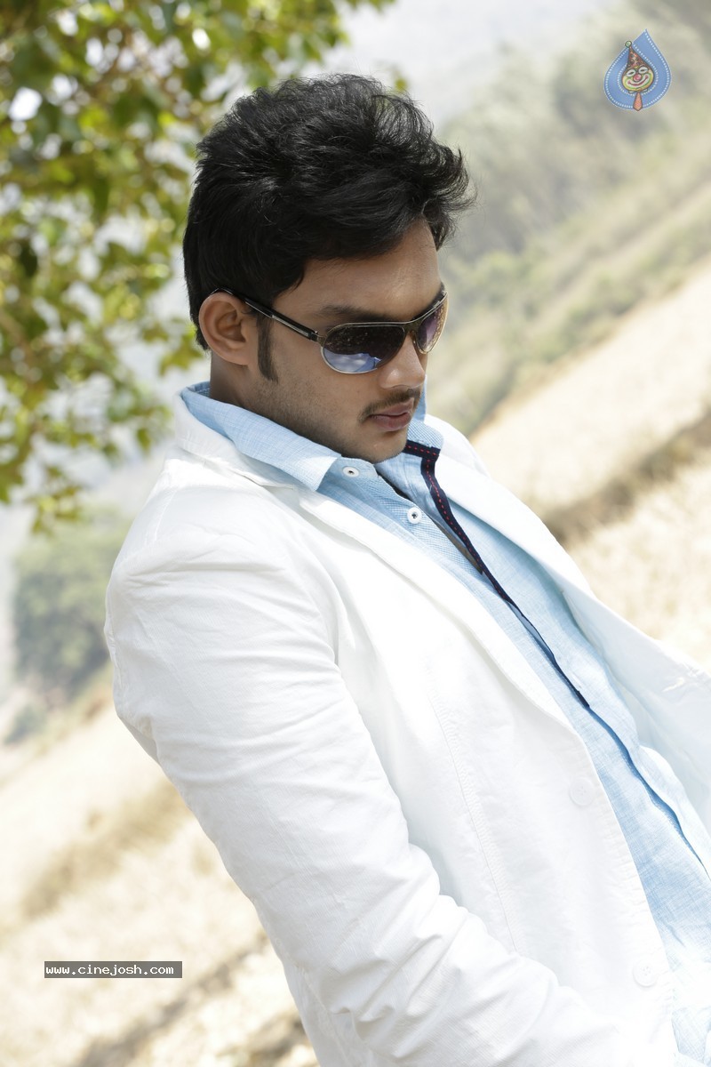 Niluvave Vaalu Kanuladana Movie Stills - 28 / 29 photos