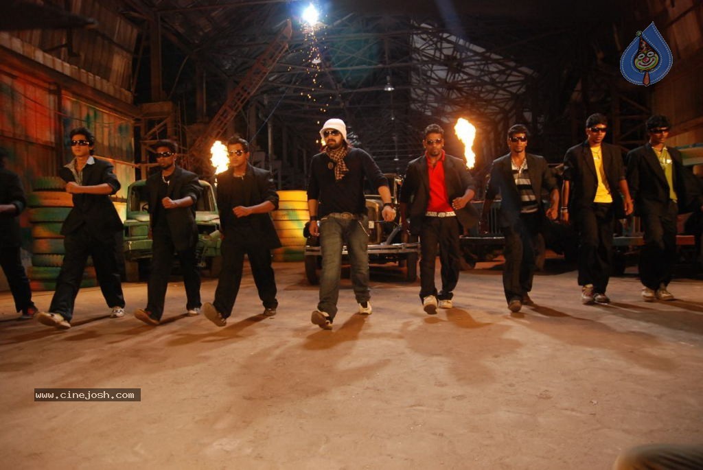 Ninaivil Nindraval Tamil Movie Stills - 26 / 124 photos