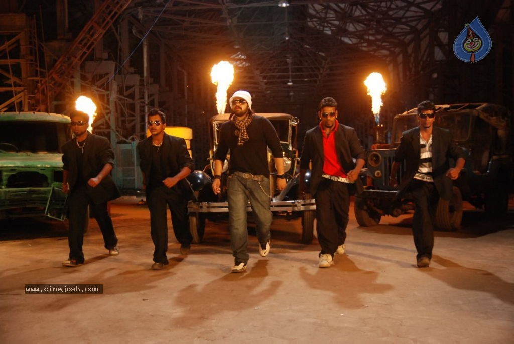 Ninaivil Nindraval Tamil Movie Stills - 44 / 124 photos