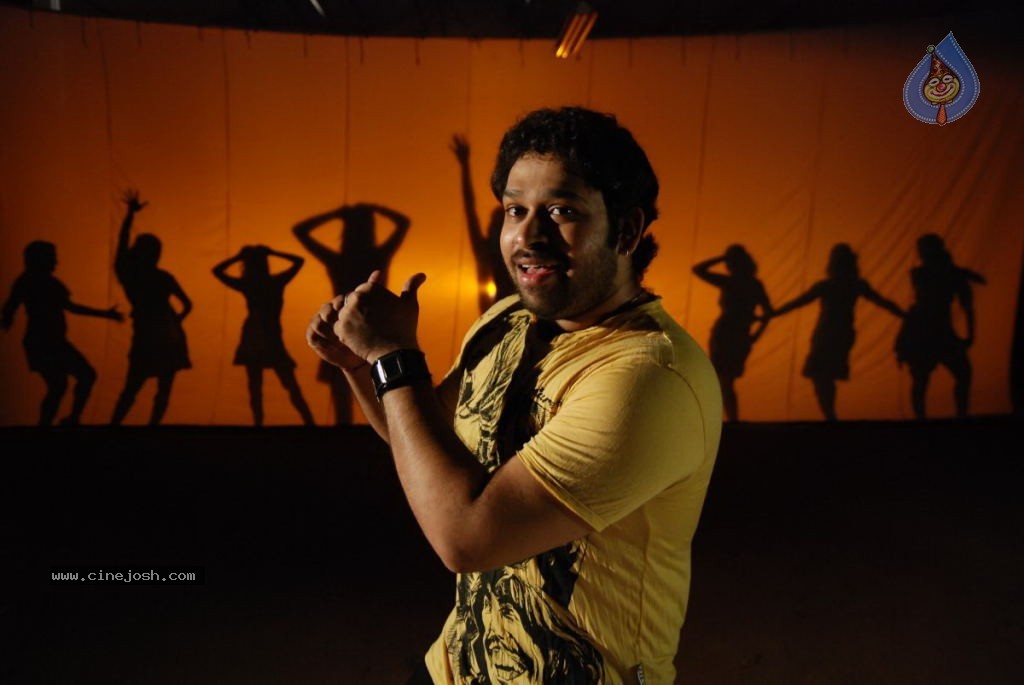 Ninaivil Nindraval Tamil Movie Stills - 52 / 124 photos