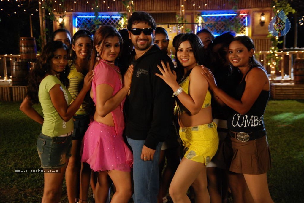 Ninaivil Nindraval Tamil Movie Stills - 57 / 124 photos