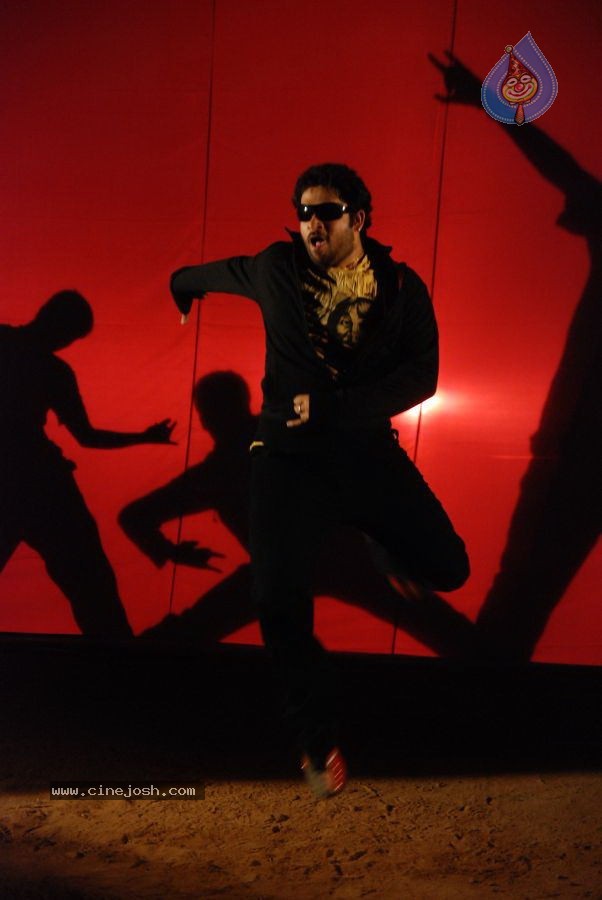 Ninaivil Nindraval Tamil Movie Stills - 106 / 124 photos