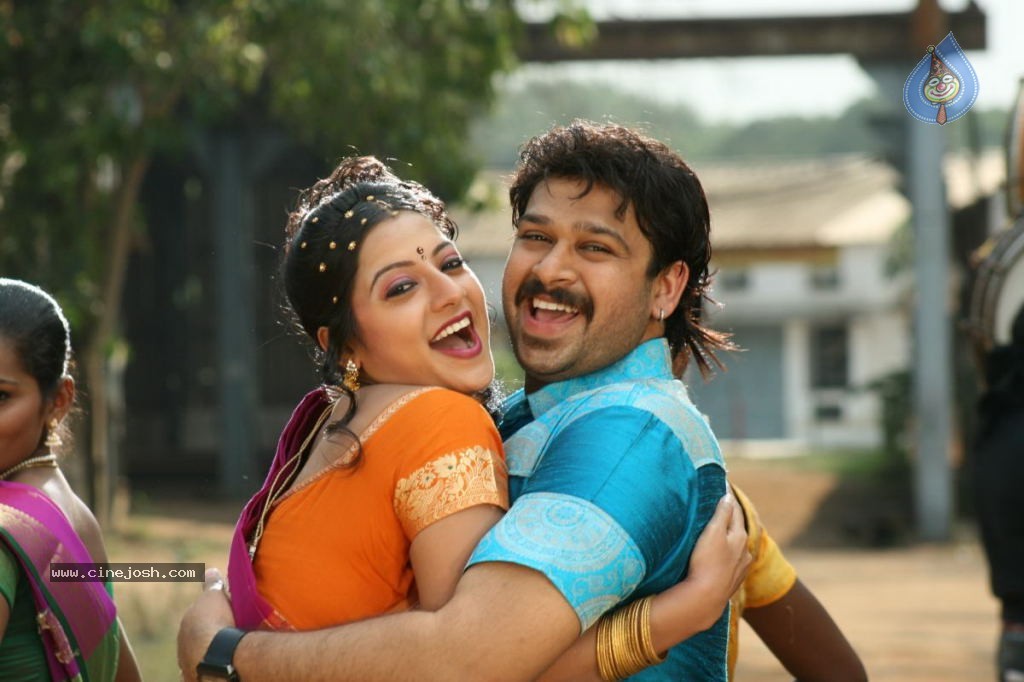 Ninaivil Nindraval Tamil Movie Stills - 123 / 124 photos