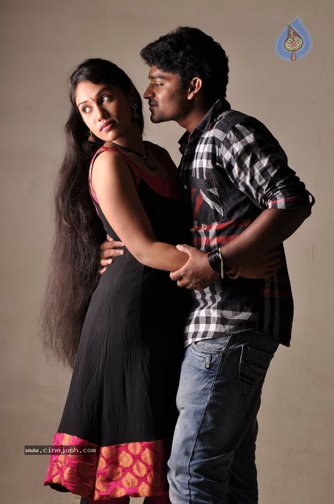 Ninnaiye Radhiyendru Ninaikkindrenadi Tamil Movie Stills - 54 / 96 photos