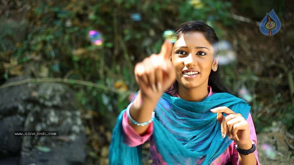 Ninnaiye Radhiyendru Ninaikkindrenadi Tamil Movie Stills - 58 / 96 photos