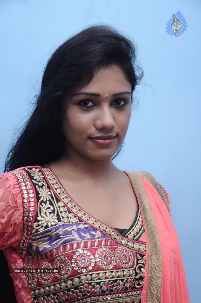 Ninnaiye Radhiyendru Ninaikkindrenadi Tamil Movie Stills - 61 / 96 photos